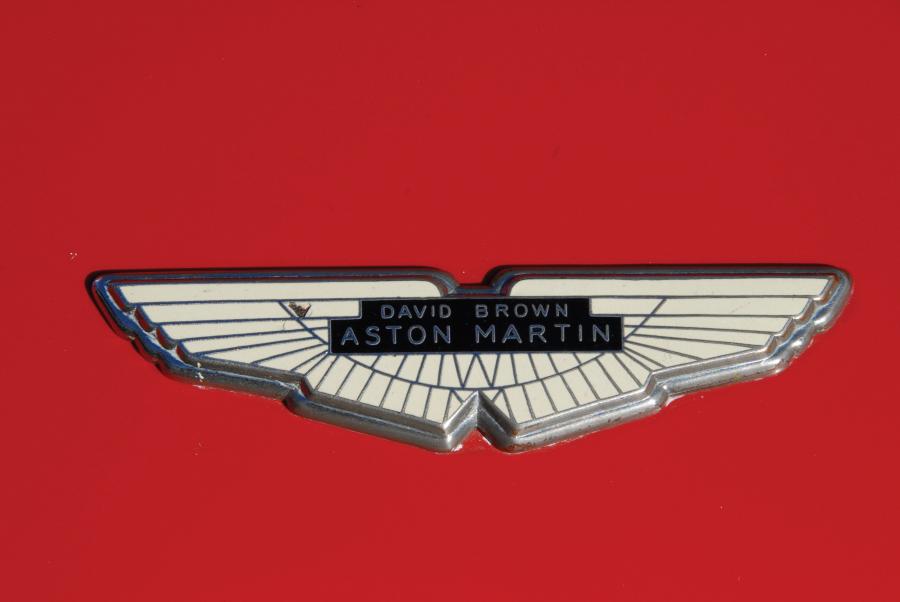Логотип Aston Martin DB6 1966 года  (фото 4 из 8)